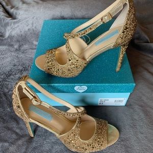 Betsey Johnson Sage heels NIB